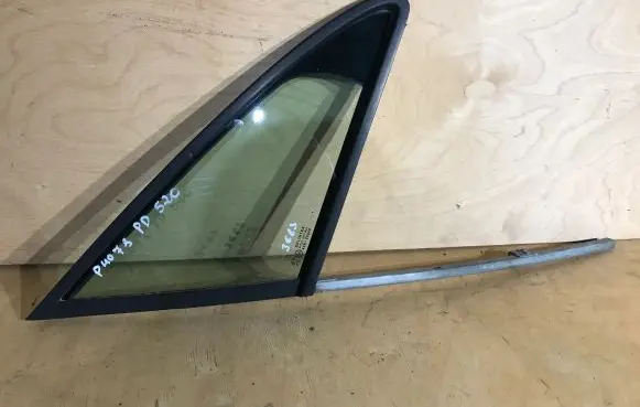 Peugeot 407 Front door vent window glass four-door 