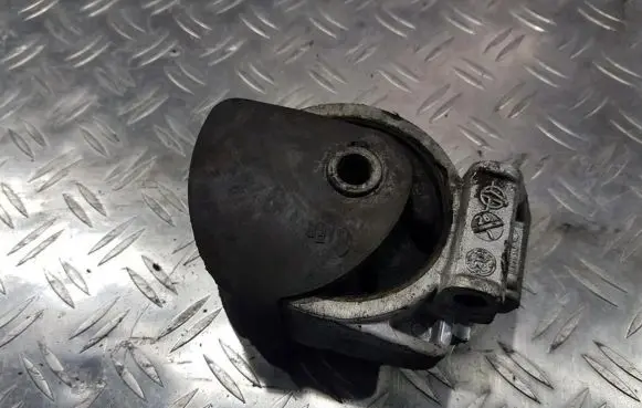 Engine mount bracket