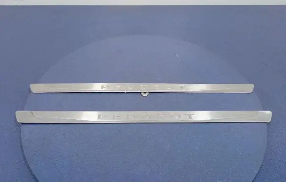 Mercedes-Benz 508 Foot area side trim 