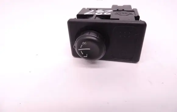 Nissan Almera Tino Wing mirror switch D231