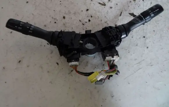 Toyota Prius (XW20) Tailgate/trunk/boot open switch 