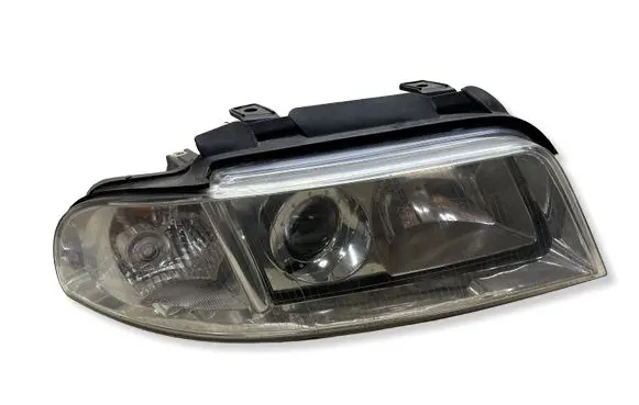 Audi A4 S4 B5 8D Headlight/headlamp 4411137R