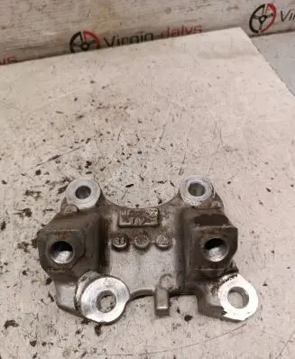 Honda Civic Engine mounting bracket