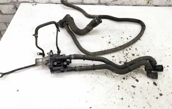 Opel Insignia A Engine coolant pipe/hose 13220140