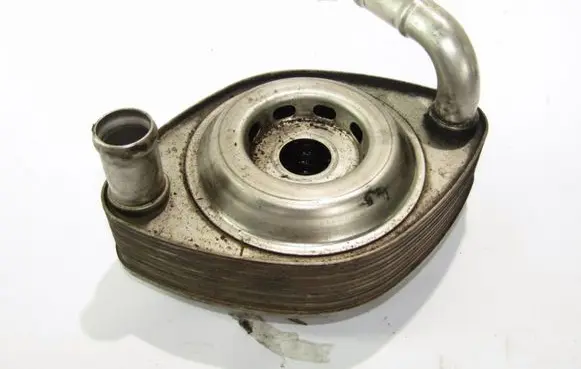 Mazda 5 Oil filter mounting bracket