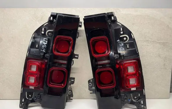 Land Rover Defender Rear/tail lights L8B213404AGLTD16 L663RL 0021114610