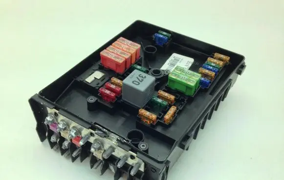 Volkswagen Golf Plus Fuse box set 1K0937125A