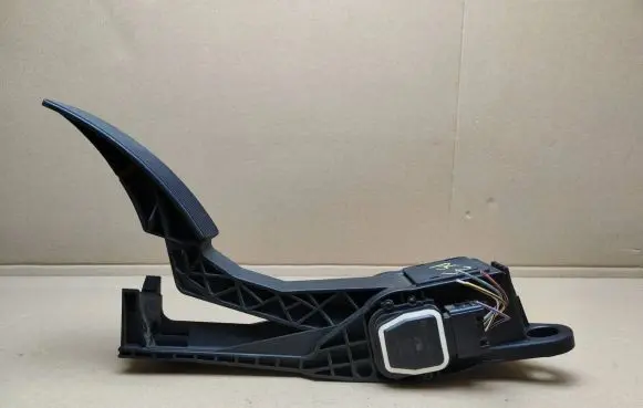 Mercedes-Benz ML W164 Accelerator throttle pedal A1643000504