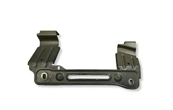 Audi Q8 Fender mounting bracket 4M8821432 072102S