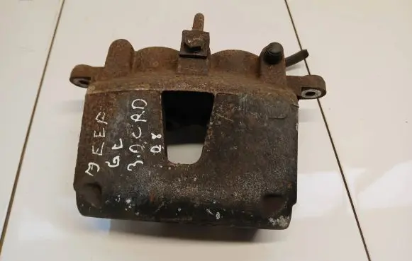 Jeep Grand Cherokee (WK) Front brake caliper