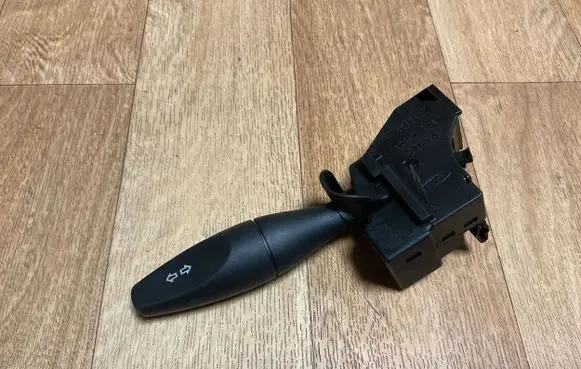Ford Focus Indicator stalk 98AG13335AG