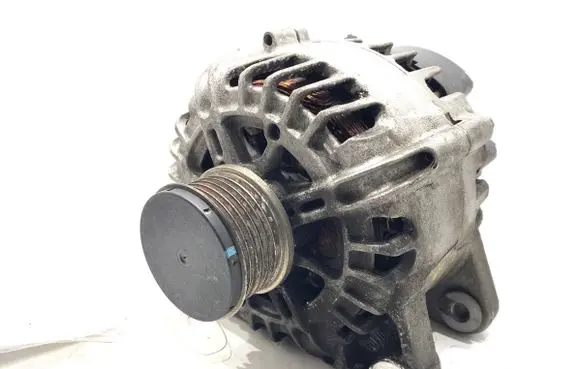 Peugeot 2008 I Generator/alternator 9670899580