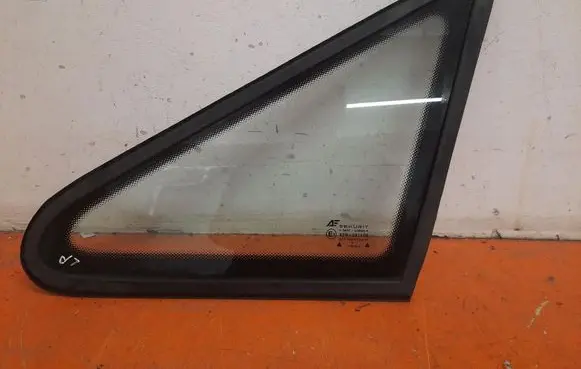 Seat Alhambra (Mk1) Front door vent window glass four-door 