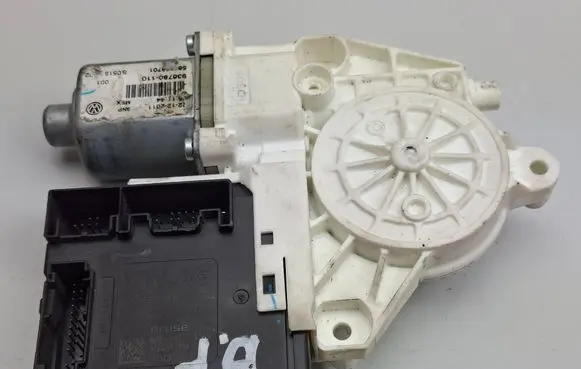 Volkswagen Jetta V Front door window regulator motor 3C0959793B 936780 561839701