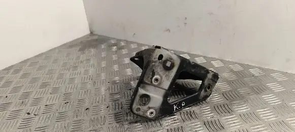 Audi A6 S6 C6 4F Fender mounting bracket 4F0821135