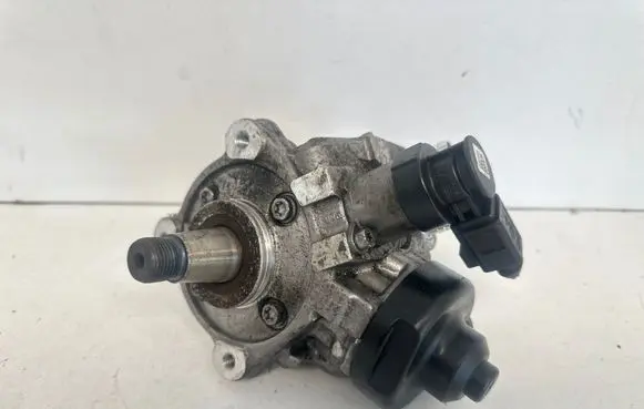 Audi A4 S4 B8 8K Fuel injection high pressure pump 0445010529 03L130755AC
