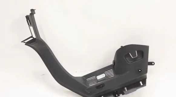 Volkswagen Golf VIII Other trunk/boot trim element 5H6867762C5785131