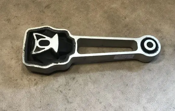 Volvo V70 Engine mount bracket 31430441