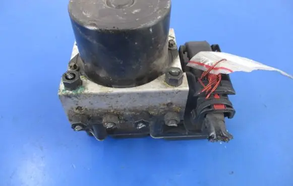 Volkswagen Polo IV 9N3 ABS Pump
