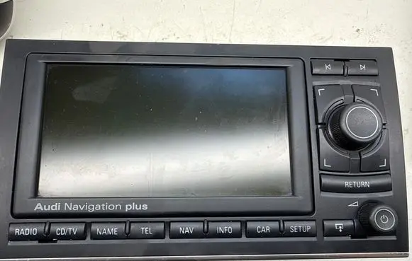 Audi A4 S4 B7 8E 8H Radio/CD/DVD/GPS head unit 8E0035192Q 512020072007 600330