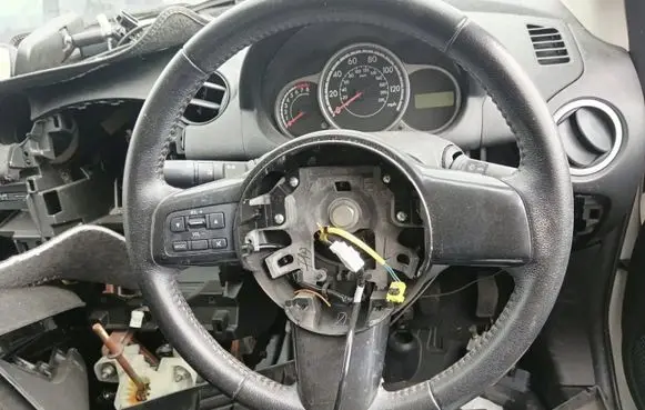 Mazda 2 Steering wheel 