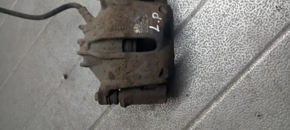 Volkswagen PASSAT B5.5 Front brake caliper