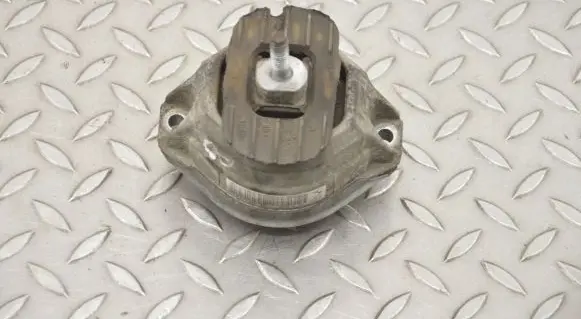 BMW 6 E63 E64 Engine mount bracket 6774620