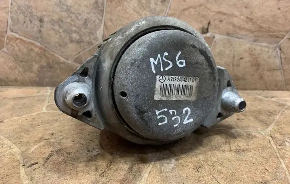 Mercedes-Benz C W204 Engine mount bracket A2122404217