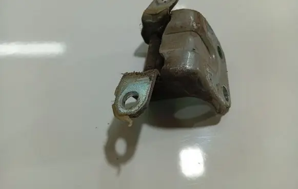 Subaru B9 Tribeca Rear door lower hinge 