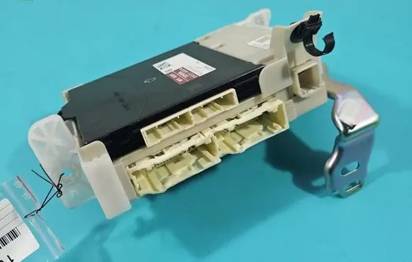 Toyota Yaris Central body control module 892210D870 IMPRK1598465