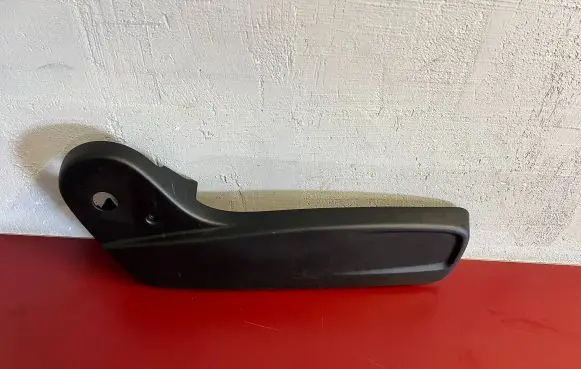 Dodge Challenger Seat trim L0240774