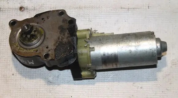 Volvo S60 Seat adjustment motor 0130002527