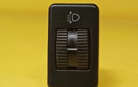 Volkswagen Golf III Headlight level height control switch 357941333