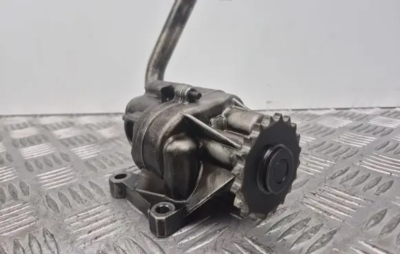Mercedes-Benz Vito Viano W639 Oil pump A6121810047 6111810201 A219776461401