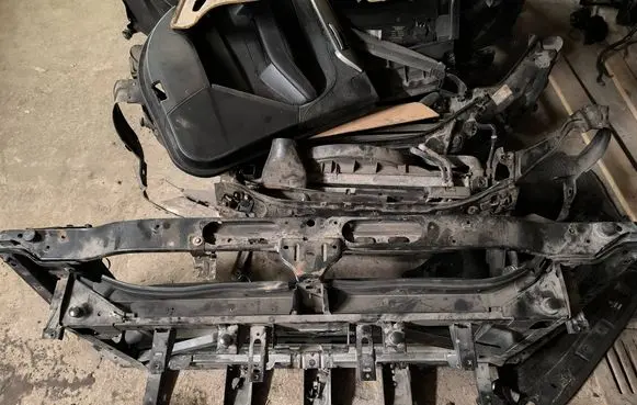 Cadillac Escalade IV Radiator support slam panel