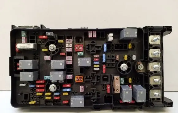 Jeep Cherokee Fuse module 63565110 6819999