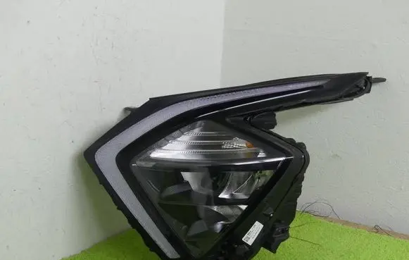 KIA Sportage Headlight/headlamp 92101R2000