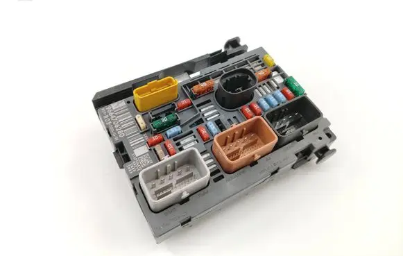 Peugeot 308 Fuse module 9664706280