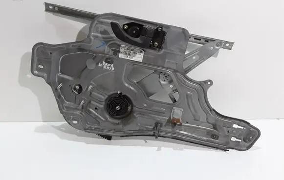 Hyundai Santa Fe Front window lifting mechanism without motor 8248026020