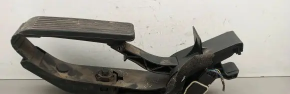 Mercedes-Benz E W211 Accelerator throttle pedal A2113000404