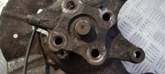 Mazda 6 Stub axle 