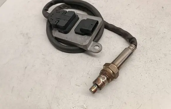 Mercedes-Benz C W205 Lambda probe sensor A0009053606 5WK96682F 0009053606