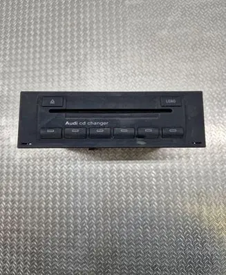 Audi A4 S4 B6 8E 8H CD/DVD changer 8E0035111D AUZ5ZAE2035