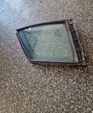 Toyota Avensis T270 Front door vent window glass four-door 