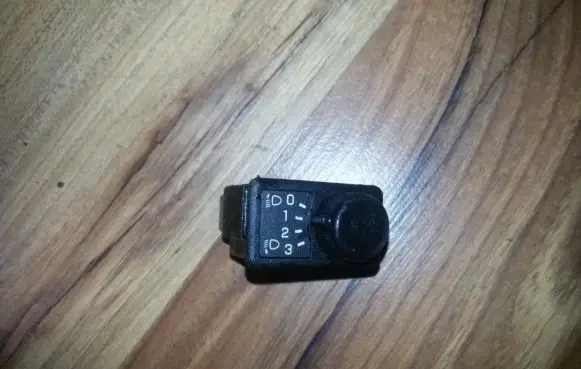 Nissan Almera Tino Headlight level height control switch 36997b d30704