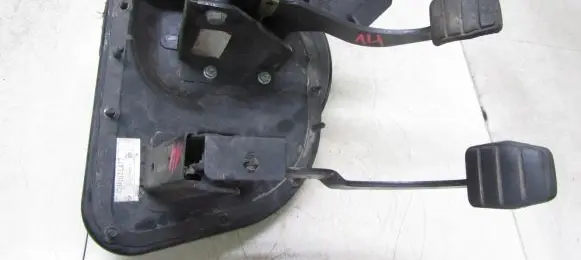 Opel Movano A Pedal assembly 7700308122