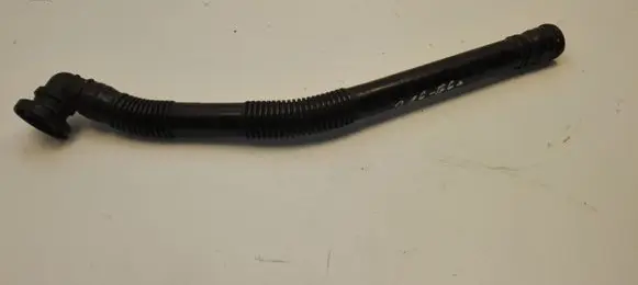 Volkswagen PASSAT B6 Breather hose/pipe 3C0129637C