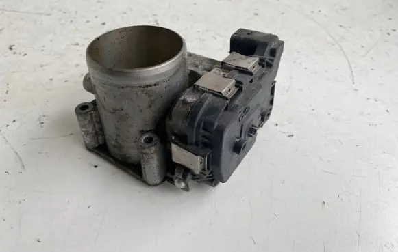 Volkswagen Golf VII Throttle valve 03F133062C