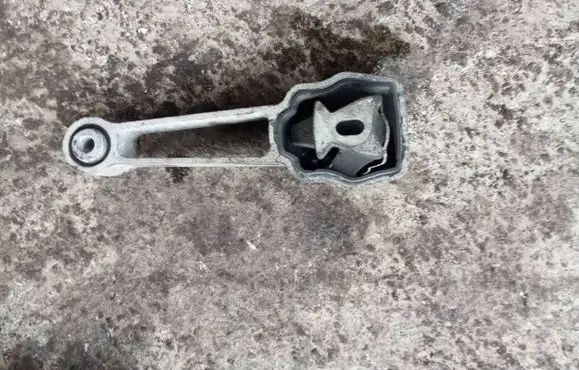Volvo V60 Engine mount bracket 30680474