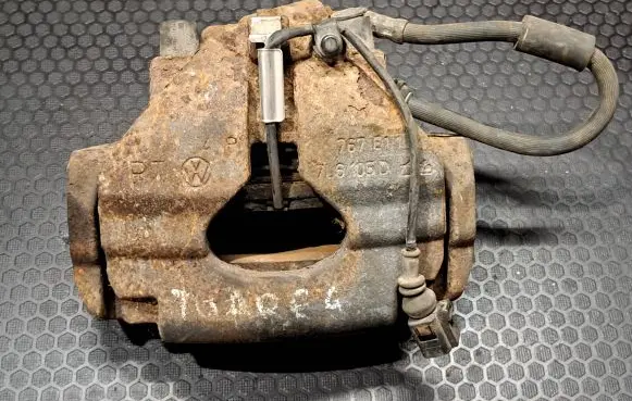 Volkswagen Touareg I Front brake caliper 7L6105D